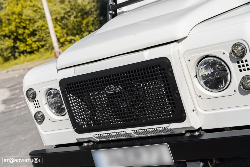 Land Rover Defender 90 S - 5