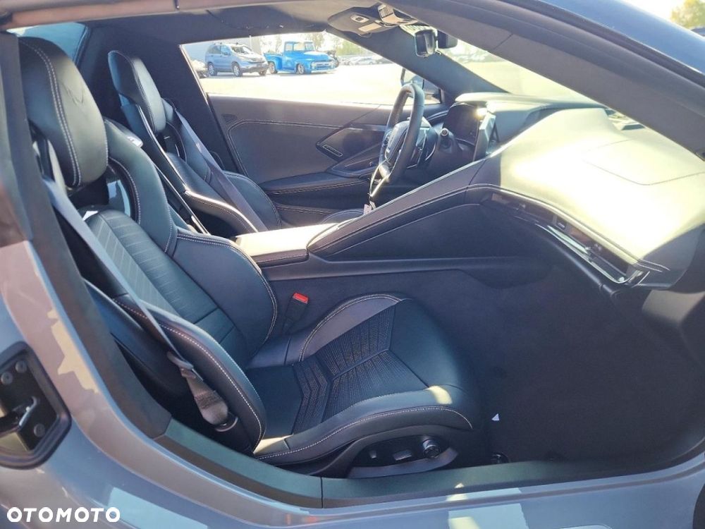 Chevrolet Corvette - 11