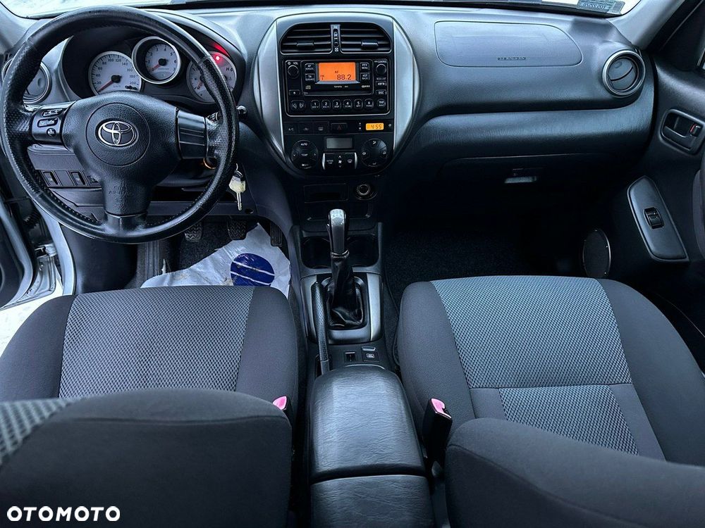 Toyota RAV4 - 10