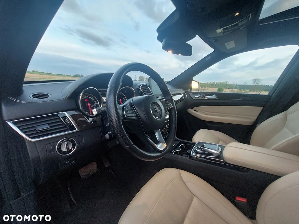 Mercedes-Benz GLS - 25