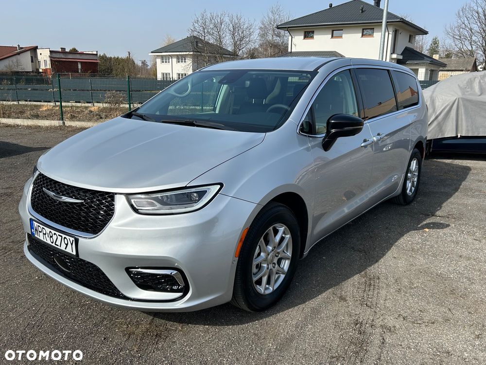 Chrysler Pacifica - 1