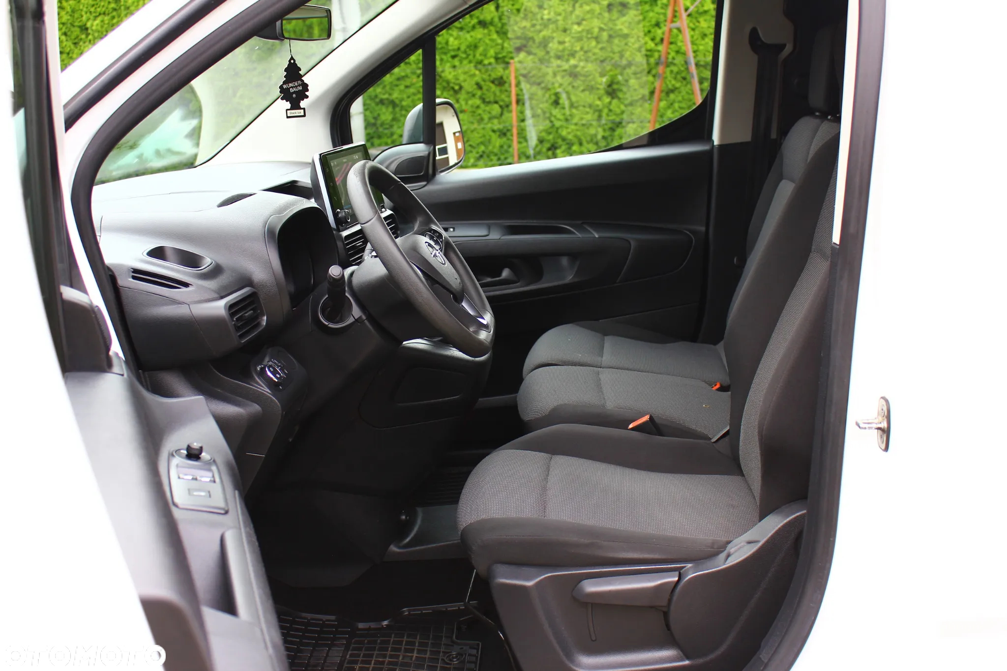 Opel Combo 1.5 CDTI 102KM LONG L2 3 OSOBOWY  NAVIGACJA KAMERA COFANIA CLIMATRONIC DWUSTREFOWY - 24