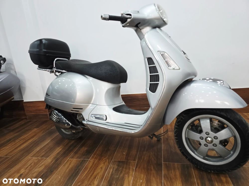 Piaggio Vespa - 24