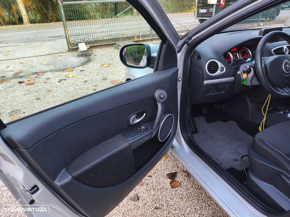 Renault Clio 1.2 16V Dynamique S - 11