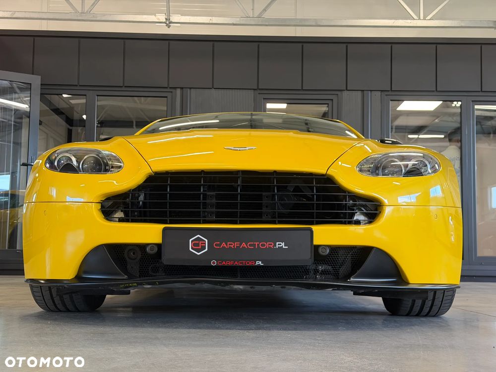 Aston Martin V8 Vantage - 12