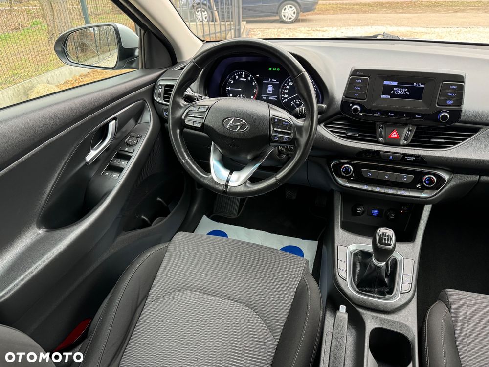 Hyundai i30 1.5 DPI Classic + - 23