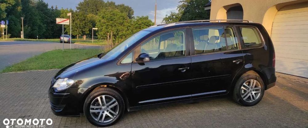 Volkswagen Touran 2.0 TDI DPF DSG STYLE - 2