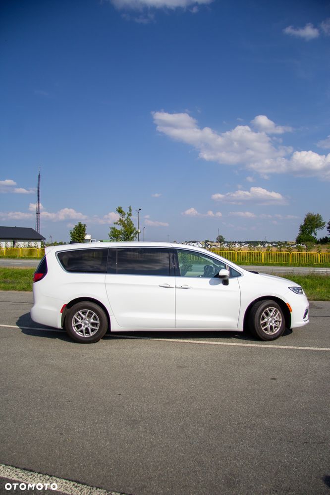 Chrysler Pacifica - 17