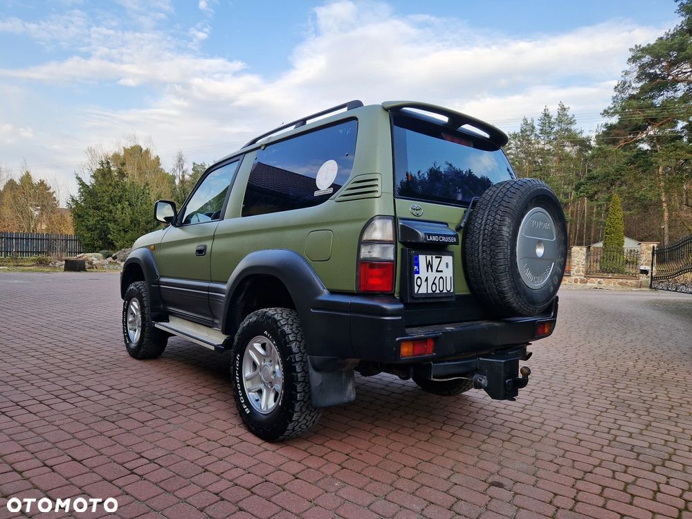 Toyota Land Cruiser - 22