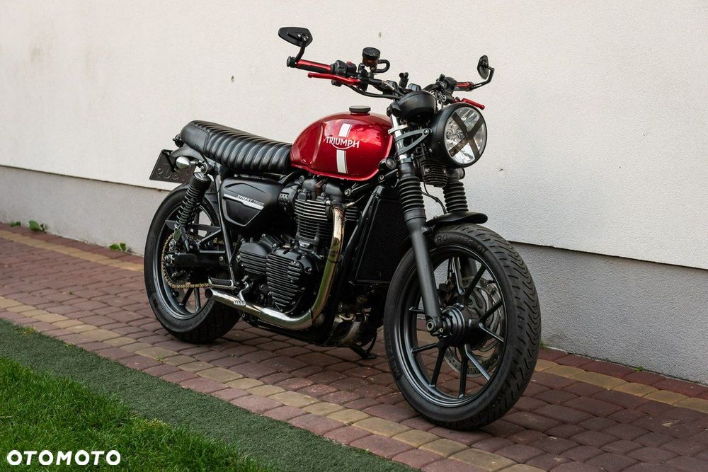 Triumph Bonneville - 1