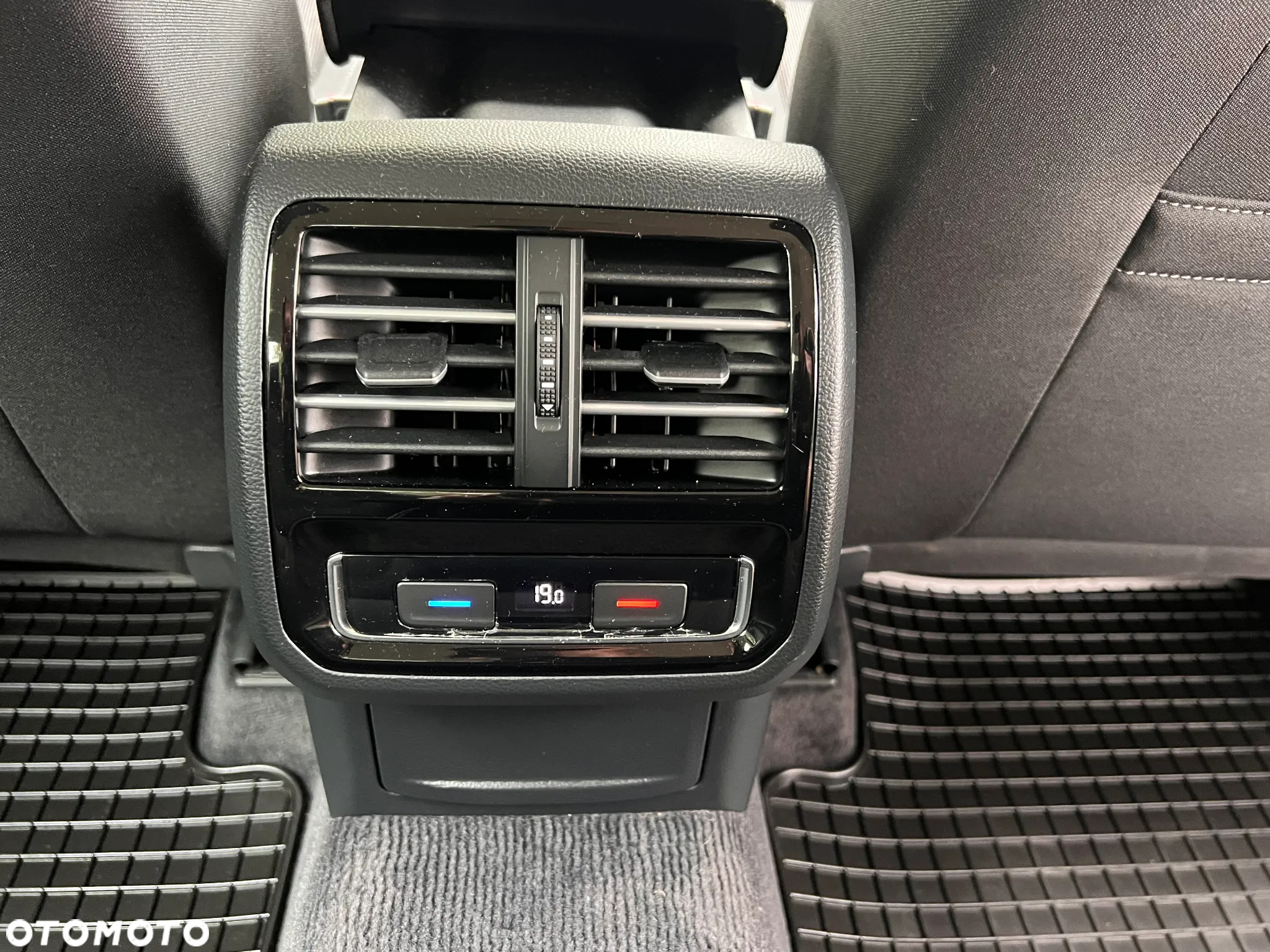 Volkswagen Passat 2.0 TDI BMT Trendline DSG7 - 25