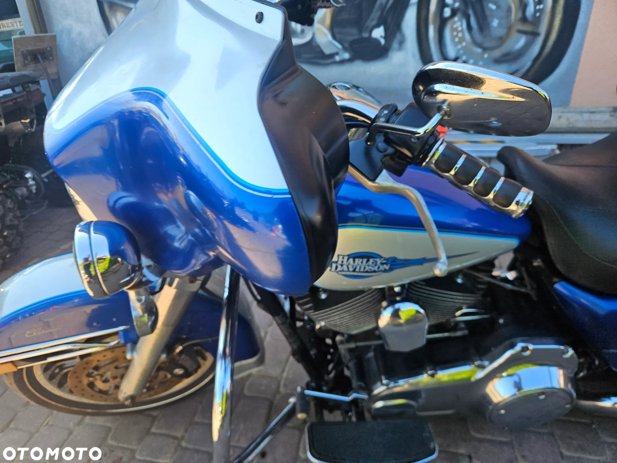 Harley-Davidson FLH Electra Glide - 13
