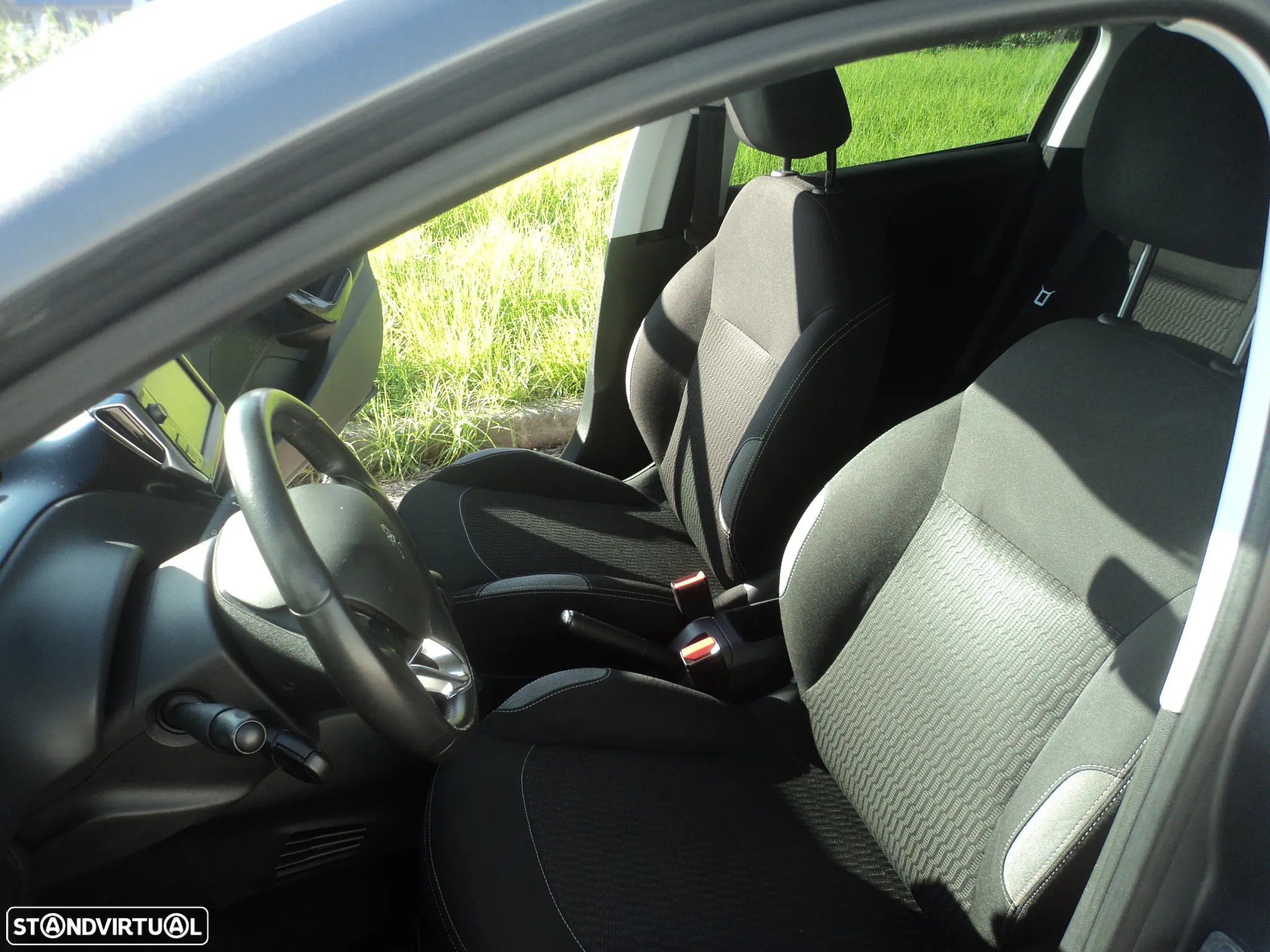 Peugeot 208 1.6 e-HDi Active - 8