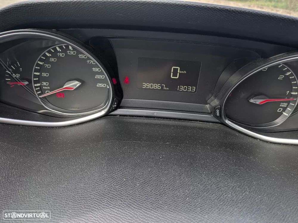 Peugeot 208 - 7
