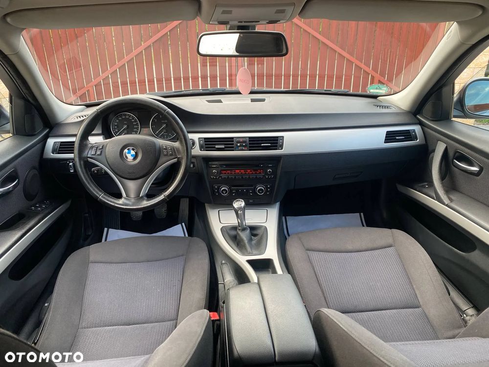 BMW Seria 3 318i - 28