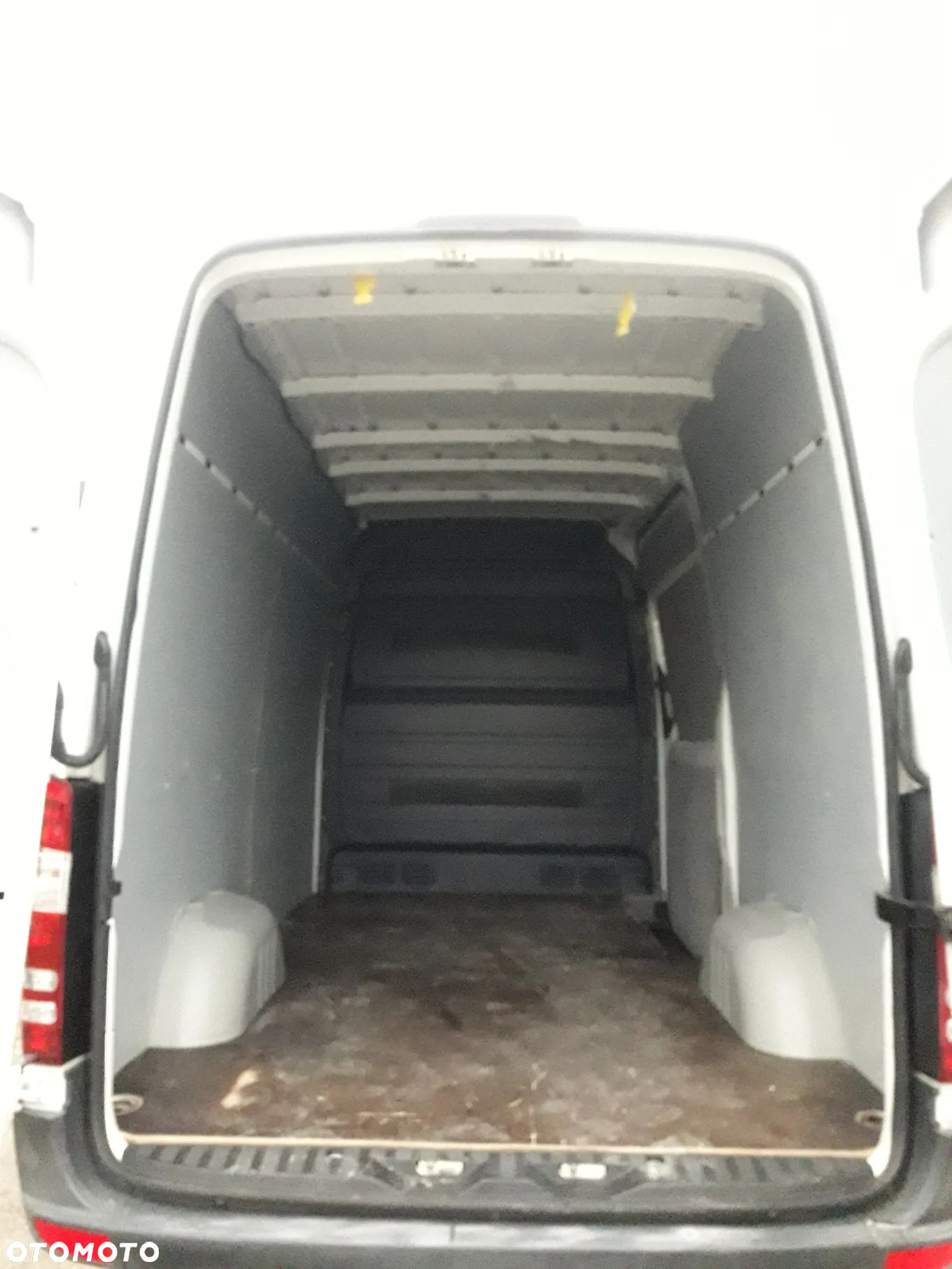Mercedes-Benz Sprinter - 11