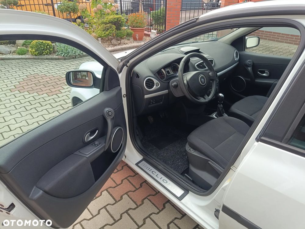 Renault Clio 2.0 16V Privilege - 11