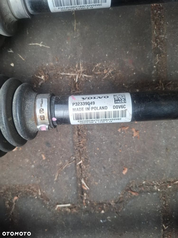 Volvo XC40 Półoś Prawa Przód 32339049 - 2