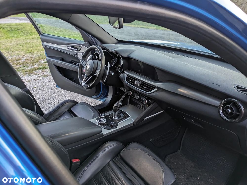 Alfa Romeo Stelvio 2.0 Turbo 16V AT8-Q4 Ti - 25