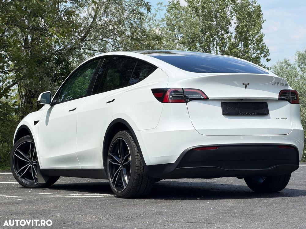 Tesla Model Y Long Range Dual Motor AWD - 5