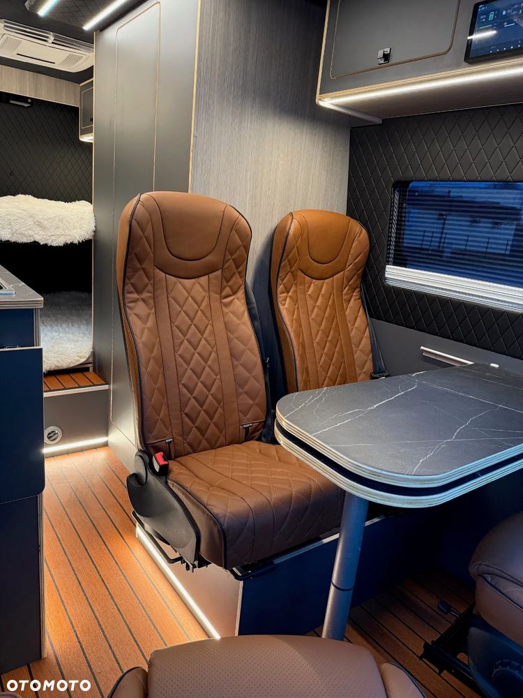 Mercedes-Benz Sprinter - 12