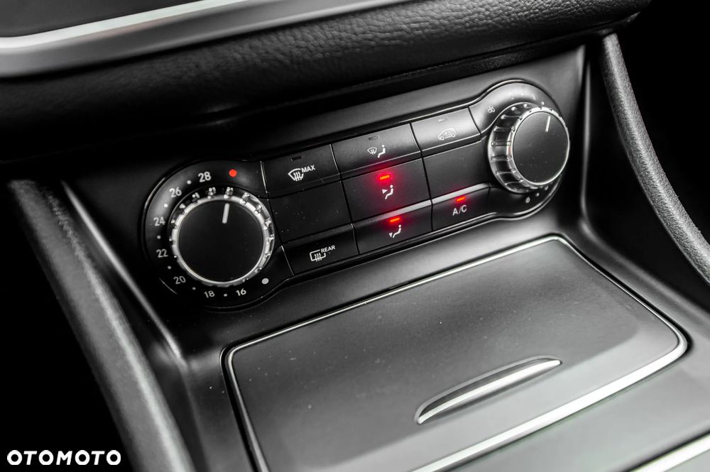 Mercedes-Benz CLA 250 4Matic 7G-DCT AMG Line - 38
