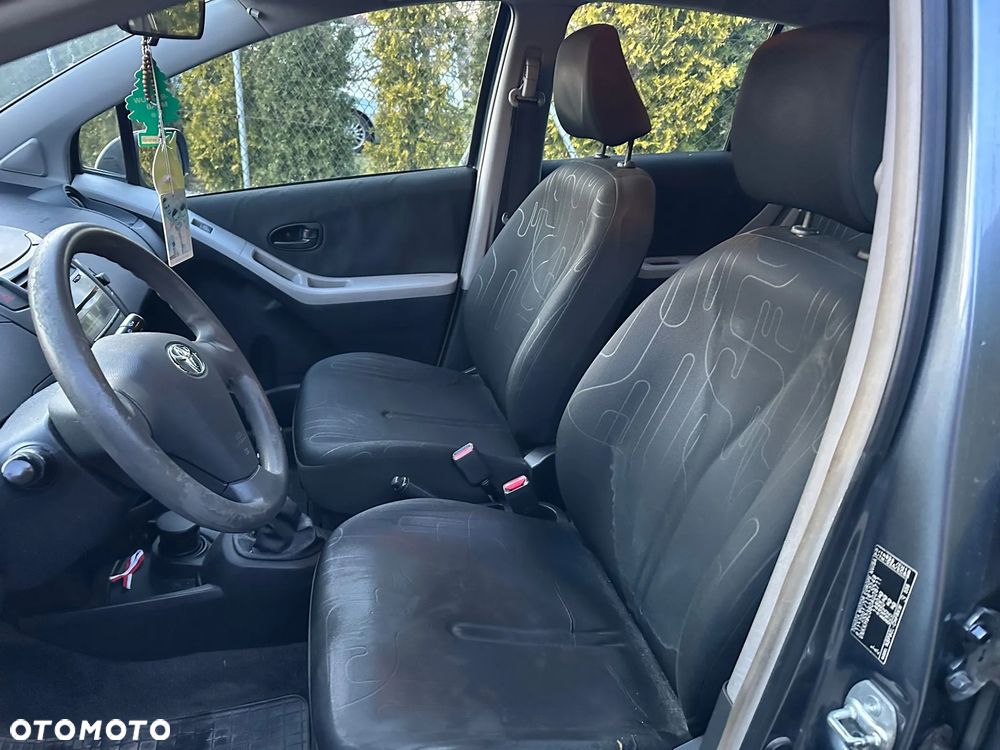 Toyota Yaris - 8