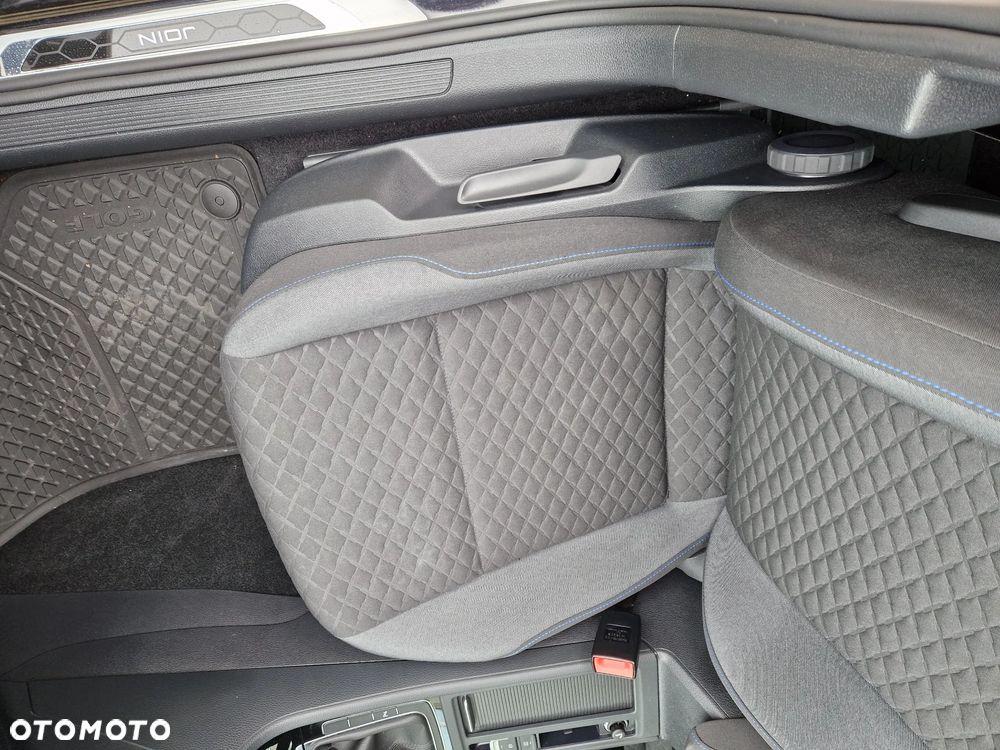 Volkswagen Golf - 17