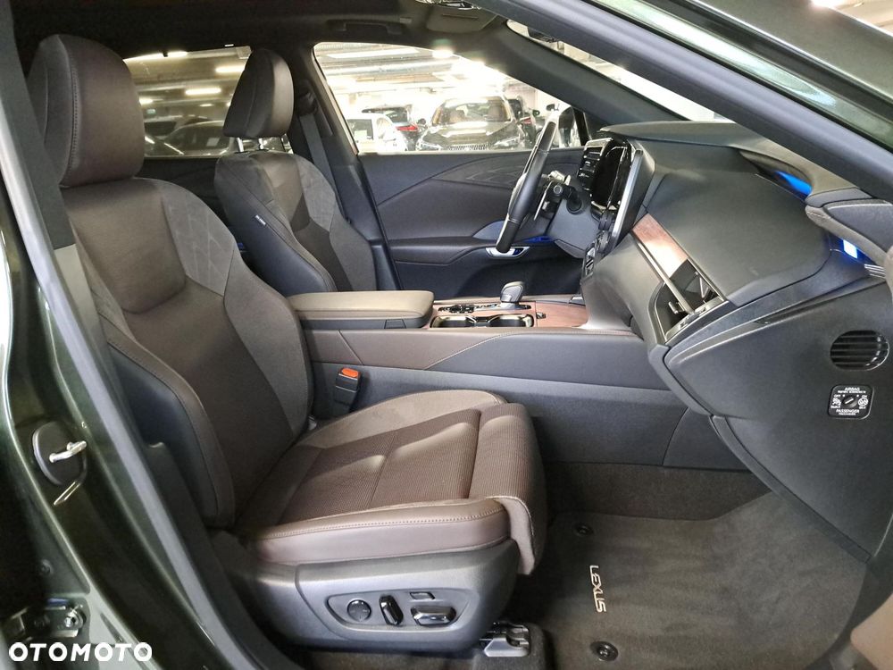 Lexus RX 450h+ Omotenashi - 11