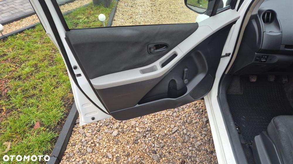 Toyota Yaris 1.0 Luna A/C - 10