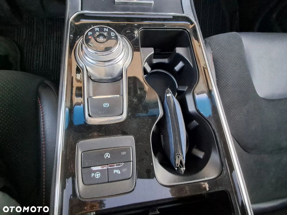 Ford Edge 2.0 EcoBlue Twin-Turbo 4WD ST-Line - 32