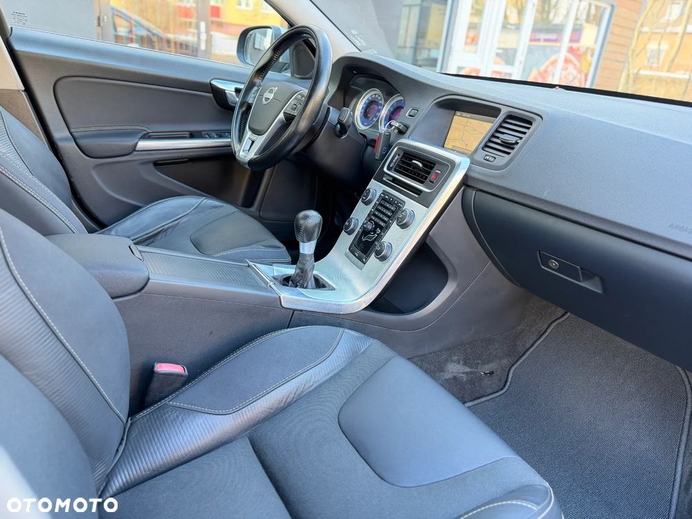 Volvo S60 D4 R-Design - 34