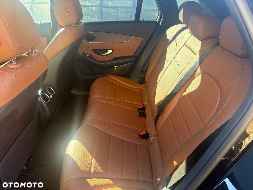 Mercedes-Benz GLC 300 4Matic 9G-TRONIC AMG Line - 8