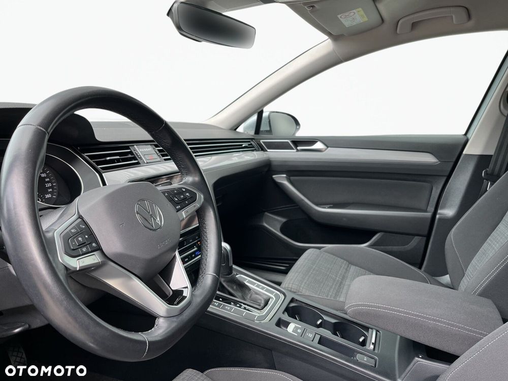Volkswagen Passat - 10