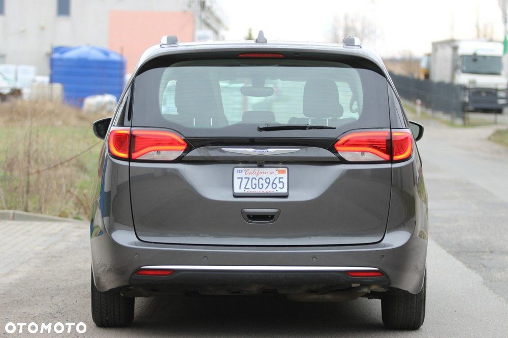 Chrysler Pacifica - 8