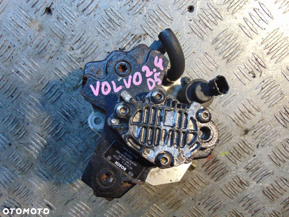 Pompa wtryskowa volvo 2,4 d5 8689590/91 cema sztuka