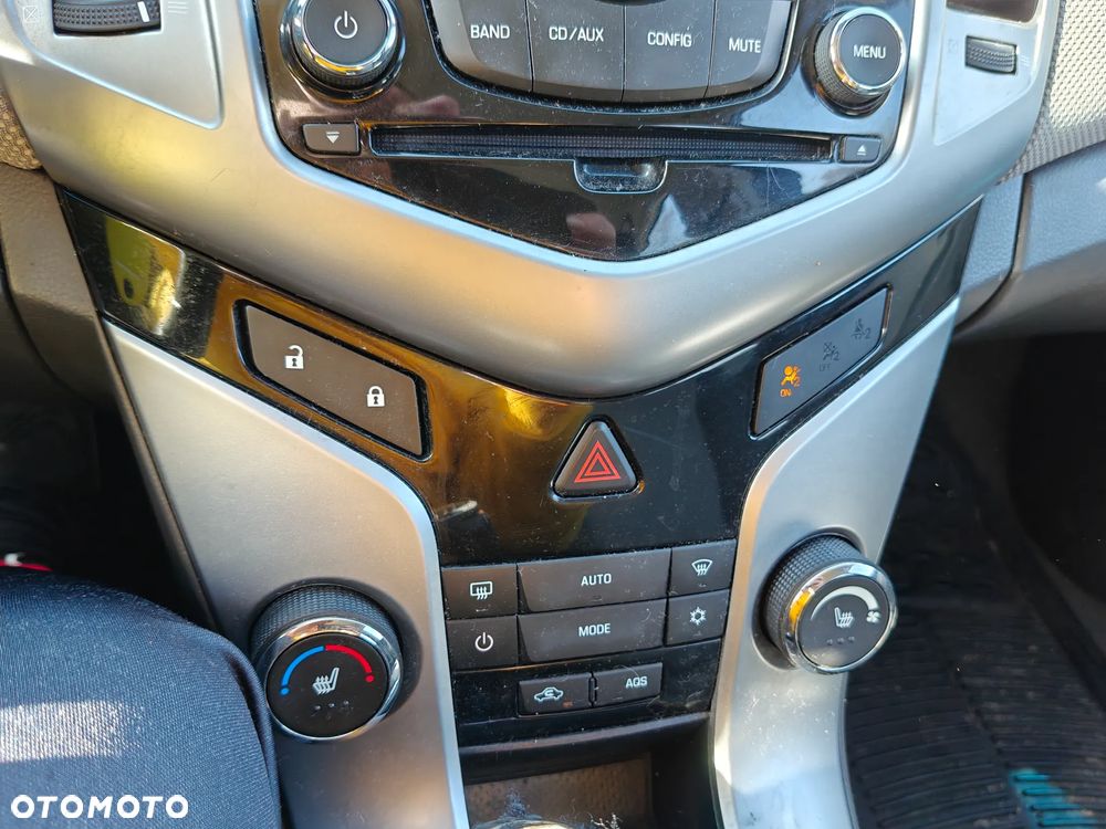 Chevrolet Cruze 2.0 LS - 23