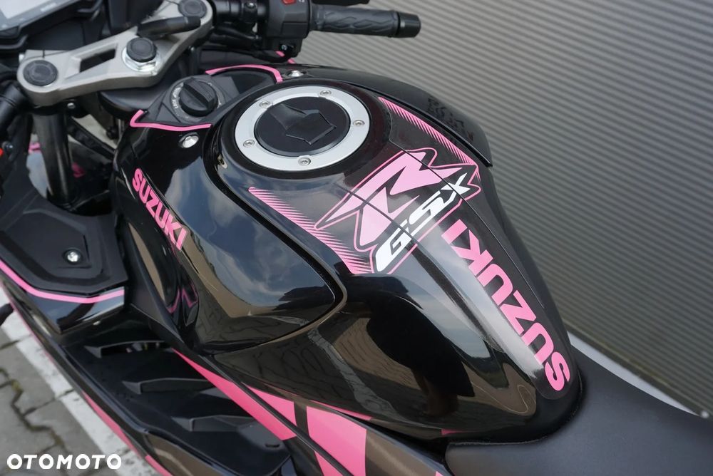 Suzuki GSX - 16
