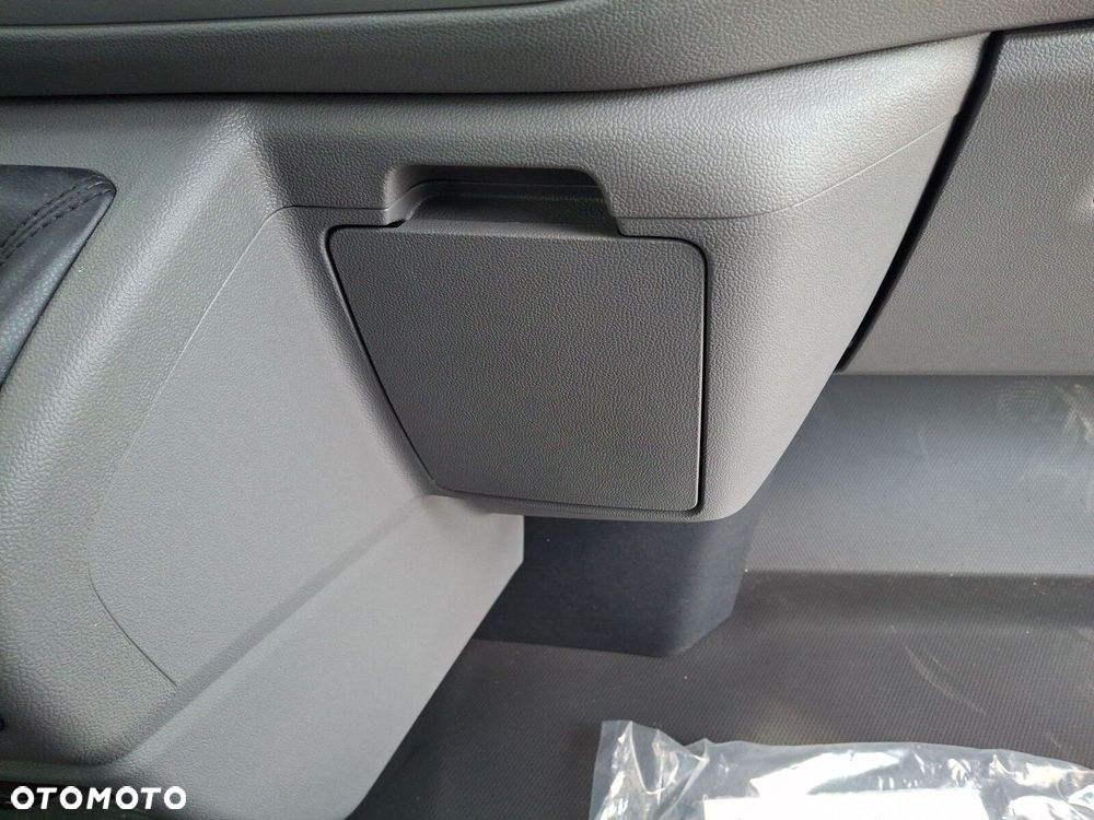 Volkswagen Transporter Furgon Plus 2.0 TDI 150 KM manual r. o. 3500 mm - 16