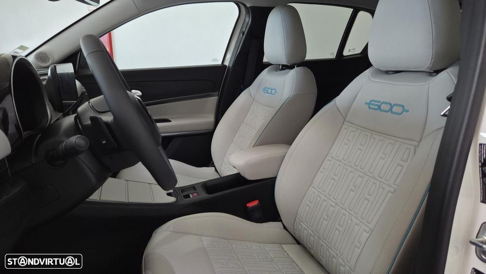 Fiat 600 1.2 Hybrid La Prima - 11