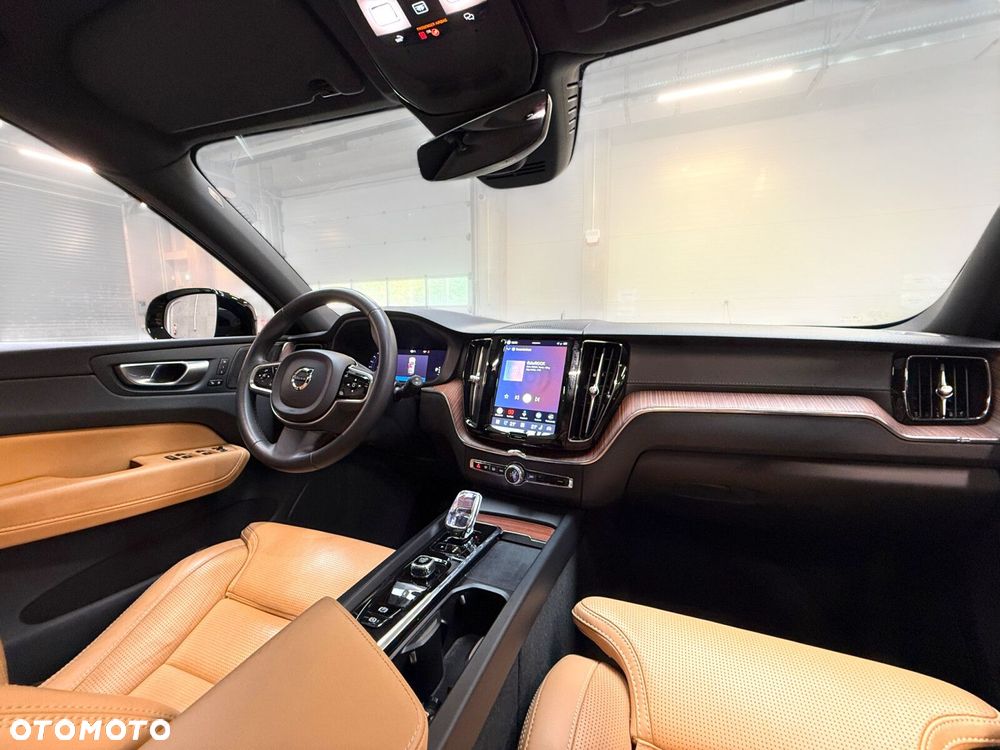 Volvo XC 60 B4 D AWD Plus Dark - 33