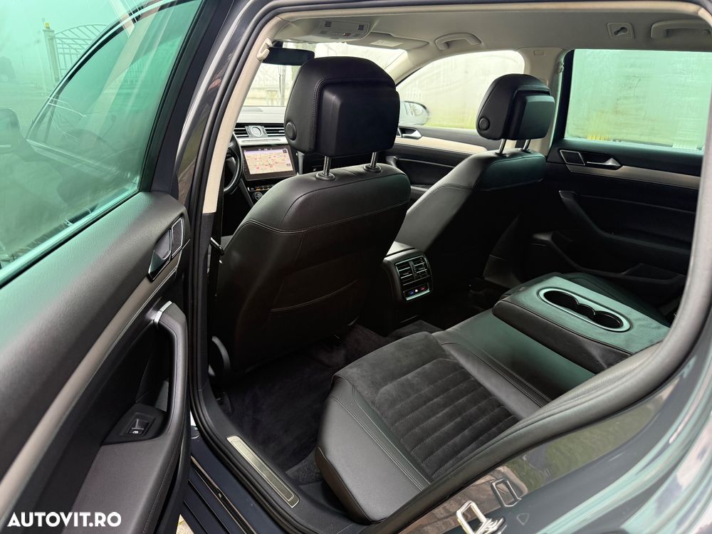 Volkswagen Passat Variant 2.0 TDI SCR DSG BlueMotion Highline - 13