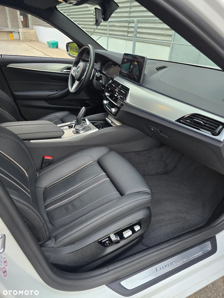 BMW Seria 5 530e Luxury Line sport - 13