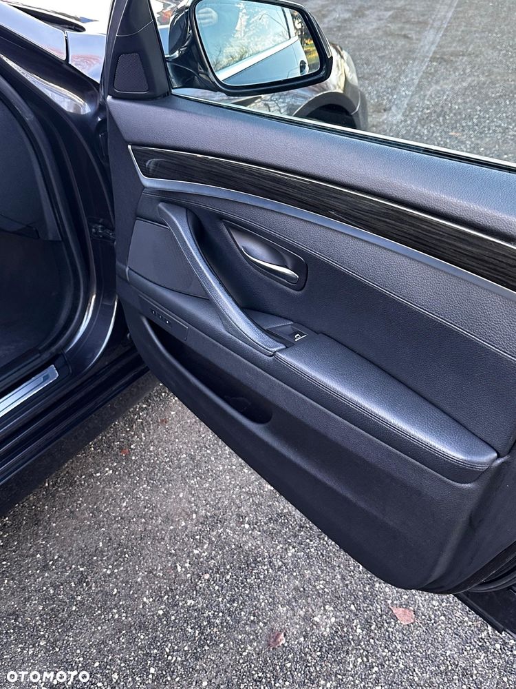 BMW Seria 5 520d Luxury Line - 12