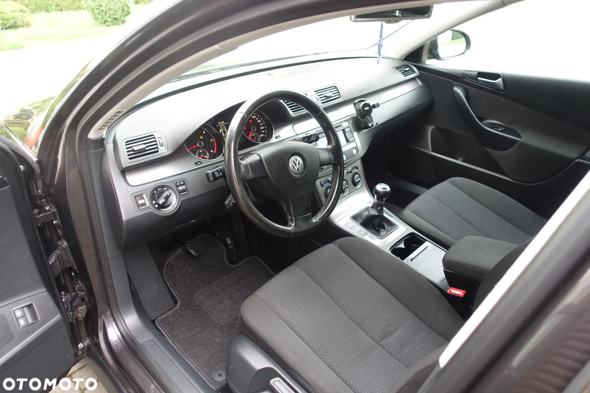 Volkswagen Passat 2.0 TDI DPF BlueMot Comfortline - 15