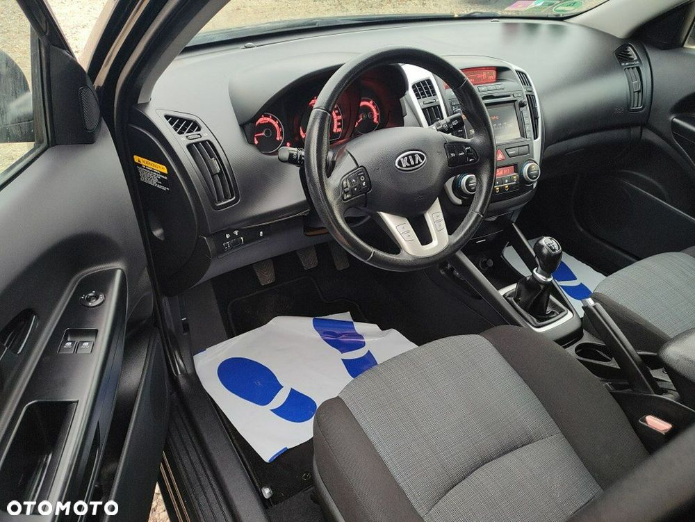 Kia Ceed - 12