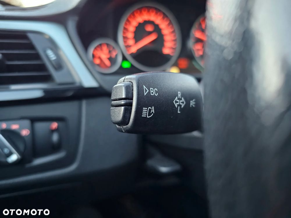 BMW Seria 3 320d Blue Performance Luxury Line - 25