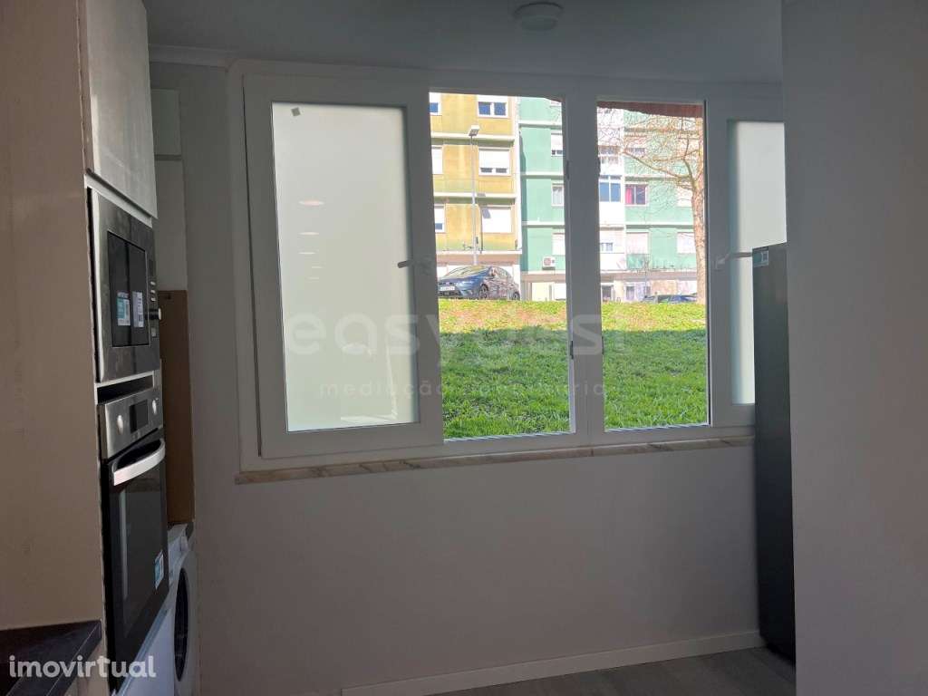 T2 Remodelado e Equipado em Benfica - Grande imagem: 2/13