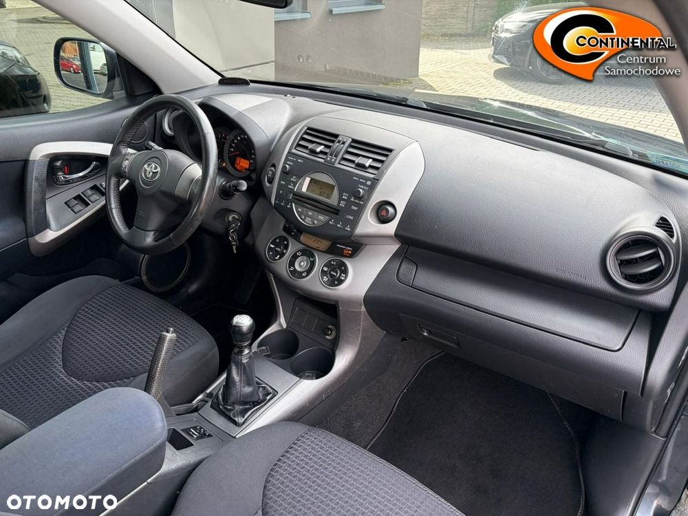 Toyota RAV4 - 6