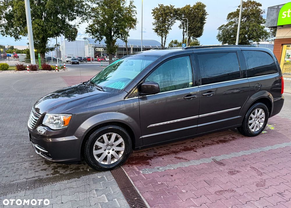 Chrysler Town & Country - 1